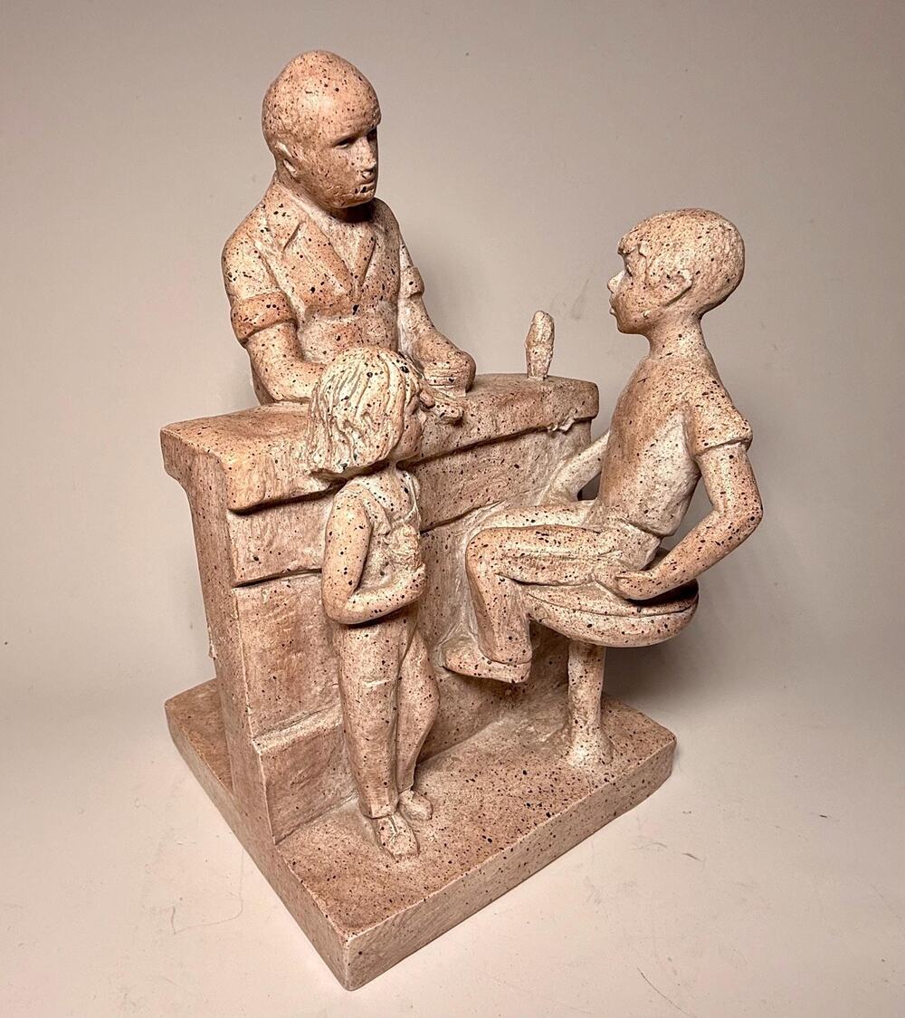 1983 Austin Productions Sculpture – Family at the Counter – Figurative Art